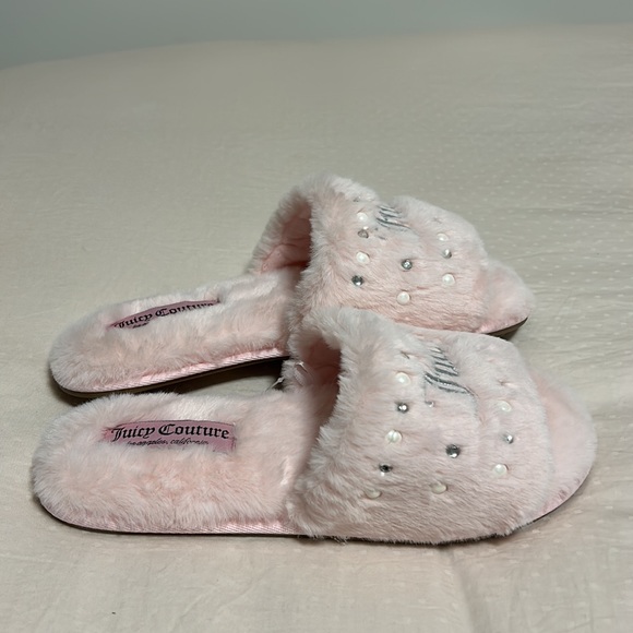 Soft Pink Juicy Couture Slippers💗 - Picture 4 of 7